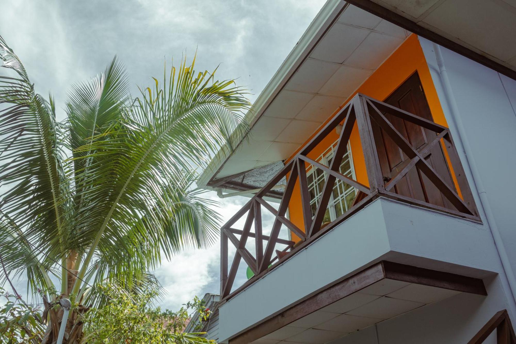 Surfari Bocas Hostel Bocas del Toro Exterior photo